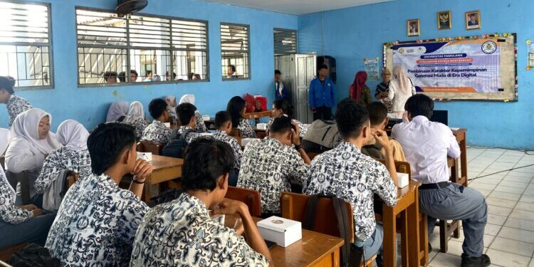 Pengembangan Personal Branding dan Citra Positif di Era Digital untuk Meningkatkan Daya Saing Siswa