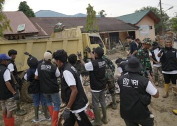Dukung Pemulihan Pascabencana, Relawan BRI Peduli Terjun Langsung “Bersih-bersih Sekolah” di Aceh Tamiang