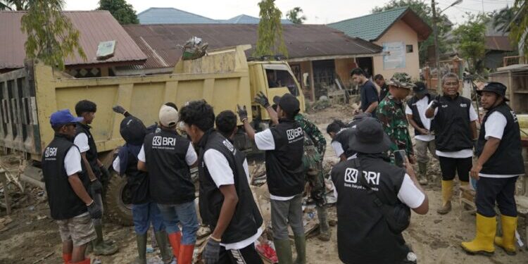 Dukung Pemulihan Pascabencana, Relawan BRI Peduli Terjun Langsung “Bersih-bersih Sekolah” di Aceh Tamiang