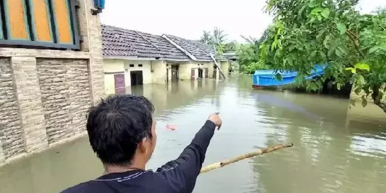 Ketinggian Banjir Taman Cikande Capai 2,2 Meter, Aktivitas Warga Lumpuh