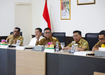 Pimpin Rapat Penanganan Banjir, Gubernur Andra Soni: Normalisasi Sungai Jadi Langkah Awal