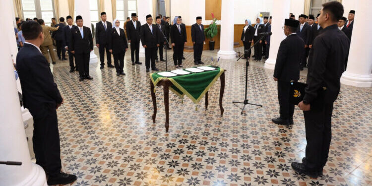 Lantik 10 Pejabat Pemprov Banten, Gubernur Andra Soni Terapkan Manajemen Talenta Berbasis Kinerja