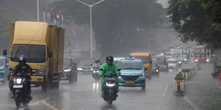 Prakiraan Cuaca Tangsel Hari Ini: Hujan Ringan di Seluruh Wilayah