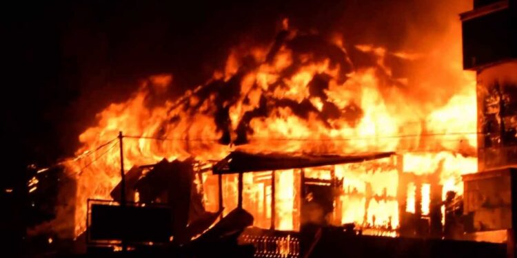 Kebakaran Dini Hari di Tambora Hanguskan 15 Bangunan, Kerugian Capai Rp1,7 Miliar