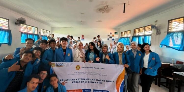 Pengenalan Dunia Industri dan Peluang Karir bagi Siswa SMK Tadika Pertiwi