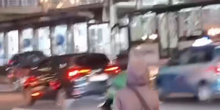 Video Mobil Mundur di Jalur Transjakarta Viral, Polisi Beberkan Kronologi