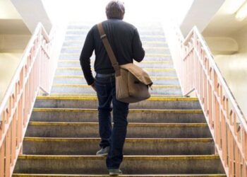 Sering Terengah Saat Naik Tangga, Normal atau Tanda Penyakit? Ini Penjelasannya