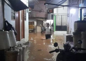 Banjir Setinggi 1,7 Meter Rendam Kebon Pala Jaktim, Ratusan Warga Mengungsi
