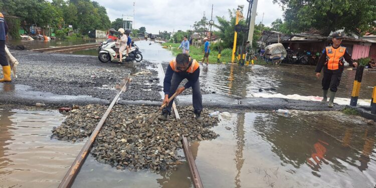 Operasional KA Mulai Pulih, KAI Masih Batalkan 34 Perjalanan Akibat Banjir