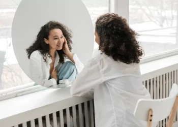 Penelitian Ungkap Manfaat Self-Talk untuk Fokus, Motivasi, dan Kesehatan Mental