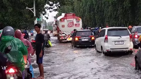 Hujan Deras Mengguyur Sejak Pagi, 8 Ruas Jalan Jakarta Tergenang hingga 50 Cm