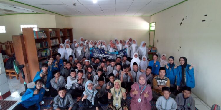 Mahasiswa Universitas Pamulang Edukasi Siswa SMP tentang Pemanfaatan AI Secara Bijak