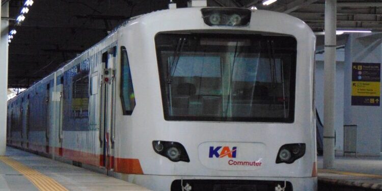 Kereta Bandara Tabrak Truk di Poris–Batu Ceper, Perjalanan Commuter Line Tangerang-Jakarta Sempat Terganggu