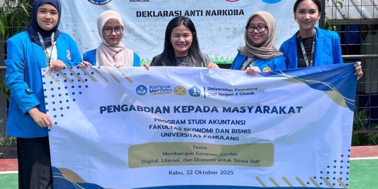 Simulasi Produksi dan Pemasaran Produk Kreatif sebagai Edukasi Ekonomi bagi Siswa SMP