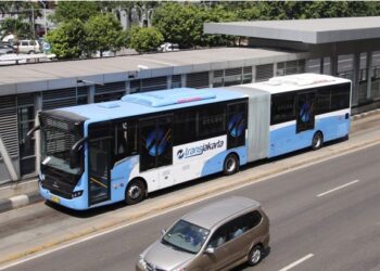 Tragis! Pejalan Kaki Tewas Terlindas Bus Transjakarta di Jaksel