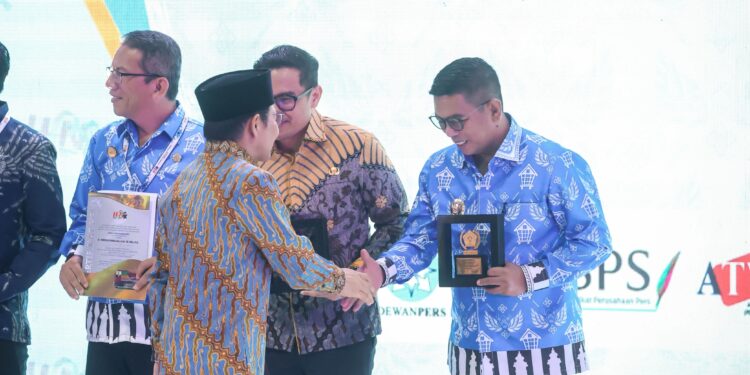 Gubernur Andra Soni Raih Penghargaan PWI Awards pada HPN 2026 di Provinsi Banten