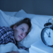 Sering Terbangun Jam 2–3 Pagi dan Sulit Tidur Lagi? Ini Penyebab dan Cara Mengatasinya