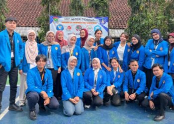 Penerapan Literasi Digital dan Inovasi Teknologi dalam Meningkatkan Kompetensi bagi Siswa SMP