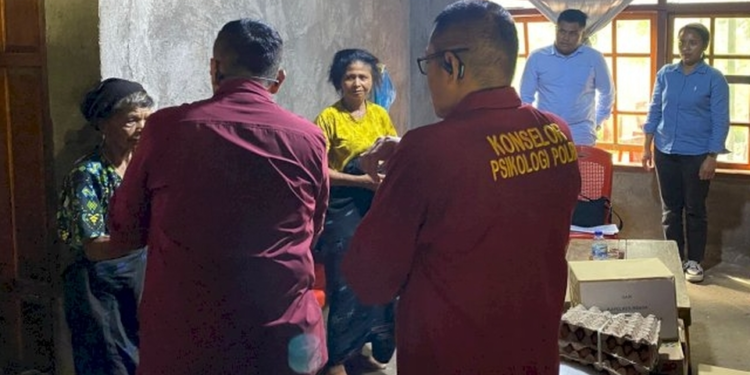 Polda NTT Sambangi Keluarga Siswa SD di Ngada yang Bunuh Diri, Beri Bantuan dan Trauma Healing