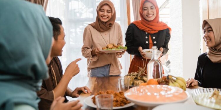 Makan Enak Saat Lebaran Tanpa Khawatir Berat Badan Naik, Begini 4 Tipsnya
