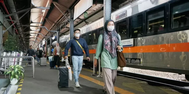 KAI Catat Lonjakan Arus Balik, 202 Ribu Penumpang Padati Stasiun Kereta Hari Ini
