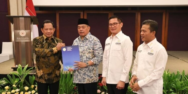 Apkasi Serahkan 20 Rekomendasi Strategis ke Mendagri, Kawal Isu Pilkada hingga Kesejahteraan Daerah