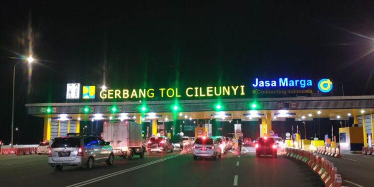 Arus Mudik Lebaran 2026 Meningkat, Ribuan Kendaraan Padati Gerbang Tol Cileunyi