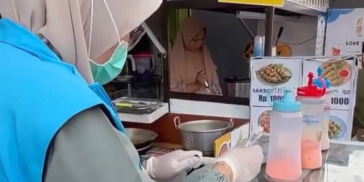 Minimalisir Risiko Keracunan, Dinkes Tangsel Uji Kandungan Pangan Takjil Puasa