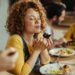 Tips Buka Puasa Tanpa Kalap, Terapkan Mindful Eating Agar Tubuh Tetap Sehat
