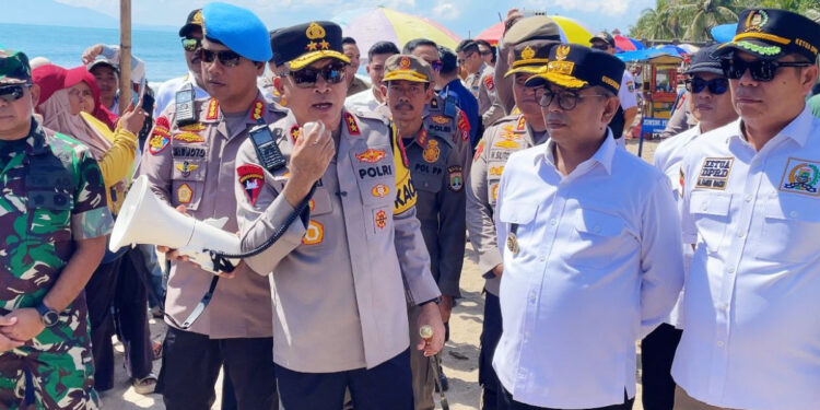 Pantau Pantai Anyer, Gubernur Andra Soni Prioritaskan Keamanan dan Kenyamanan Wisatawan