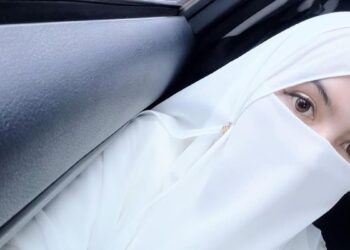 Momen Pilu di Ruang Sidang, Wardatina Mawa Kenakan Baju Pernikahan Saat Cerai