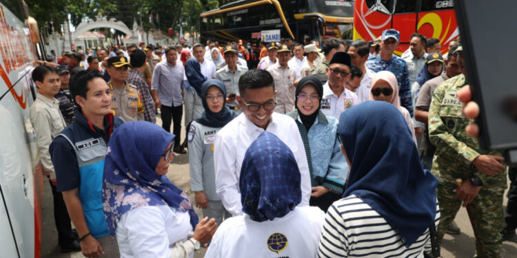 Gubernur Andra Soni Lepas 990 Peserta Program Mudik Gratis Pemprov Banten