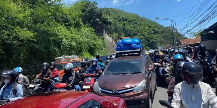 Arus Mudik di Nagreg Membludak, 60 Ribu Kendaraan Melintas Sejak Dini Hari