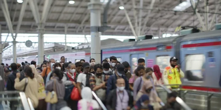 Lonjakan Penumpang Commuter Line Capai 268 Ribu Saat Idul Fitri 1447 H