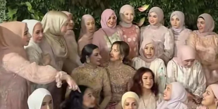 Heboh di Medsos! Tasyi Athasyia Protes pada Sang Kakak Soal Unggahan Foto Lebaran