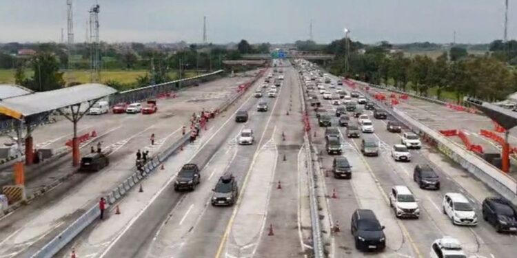One Way Tol Cipali Arah Jakarta Mulai Berlaku, Arus Balik Naik Drastis