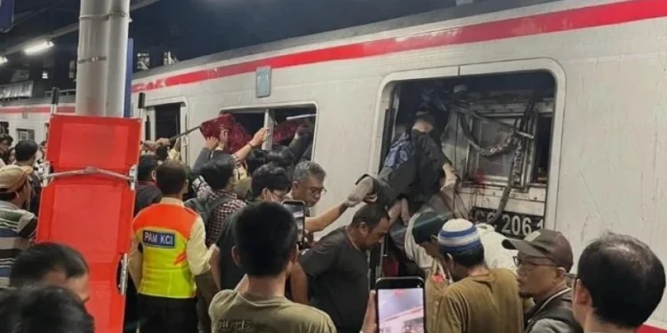 Imbas Insiden Bekasi Timur, KAI Hentikan Operasional KA Jarak Jauh dari Gambir-Pasarsenen