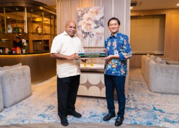 Gubernur Fakhiri Bakal Hadirkan Kereta Api di Papua Usai Bertemu Direksi PT KAI