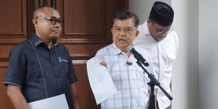 Dituding Danai Isu Ijazah Jokowi, Jusuf Kalla: “Itu Fitnah!”
