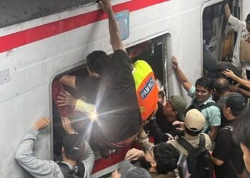 KRL Ditabrak KA Argo Bromo Anggrek di Stasiun Bekasi Timur, Gerbong Wanita Ringsek