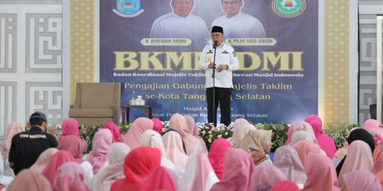 Benyamin Gaungkan Kebersihan sebagai Nilai Iman, Ibu-Ibu Majelis Taklim Tangsel Diajak Jadi Penggerak Peduli Sampah