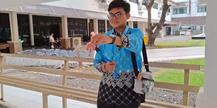 Usia 16 Tahun, Remaja Depok Ini Jadi Jemaah Haji Termuda di Jabar