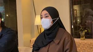 Tangis Clara Shinta Pecah, Ungkap Momen Temukan Bukti Suami Selingkuh