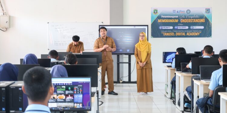 Program “Expert Goes to School” dari Diskominfo Bikin Siswa SMKN 6 Tangsel Siap Hadapi Dunia Digital