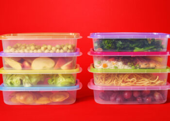 Jangan Asal Simpan! Ini 6 Jenis Makanan yang Sebaiknya Tak Masuk Wadah Plastik