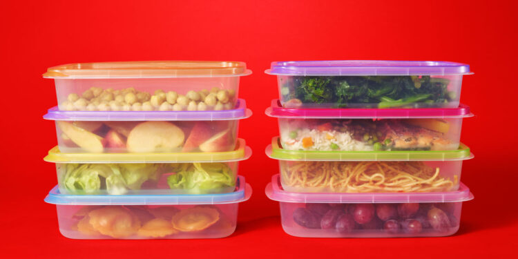 Jangan Asal Simpan! Ini 6 Jenis Makanan yang Sebaiknya Tak Masuk Wadah Plastik