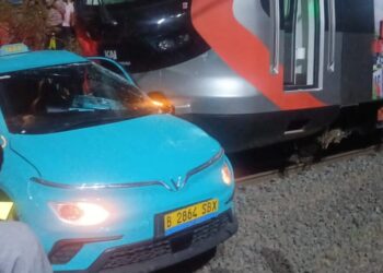 VinFast dan Green SM Angkat Bicara soal Insiden Taksi Listrik Tertabrak Kereta di Bekasi