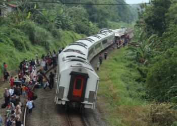 Kereta Bangunkarta Anjlok di Stasiun Bumiayu, KAI Siapkan Bus dan Rekayasa Perjalanan