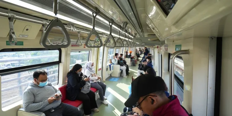 WFH ASN Picu Penurunan Penumpang LRT Jabodebek Hingga 10 Persen