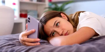 Detoks Digital Jadi Kunci Lawan Stres, Pakar Ungkap Bahaya Kecanduan Ponsel